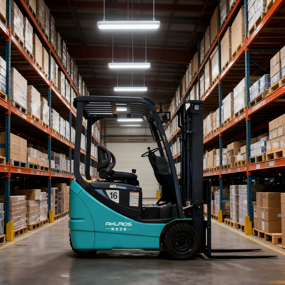 Safety at the Core: How Akuros E16 Forklift Redefines Operator Protection